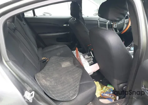 2013 Chrysler 200 Touring z USA, uszkodzony, nr VIN 1C3CCBBB5DN714654